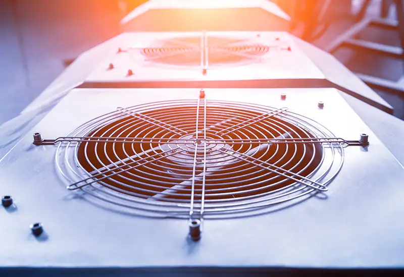 Frigoriste installant la climatisation d’un bureau à Ixelles